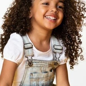 Curly hair style